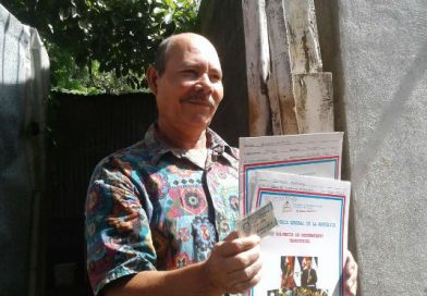 Familias del distrito VI reciben sus títulos de propiedad