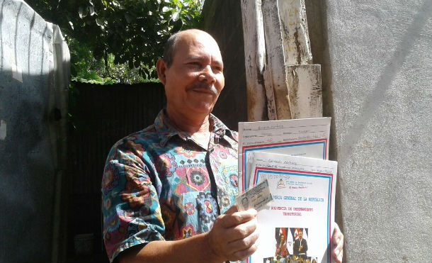 Familias del distrito VI reciben sus títulos de propiedad