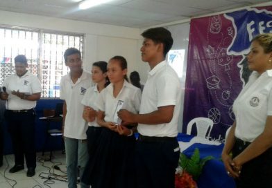 Estudiantes emprendedores reciben reconocimientos