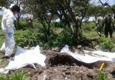 Hallan 14 cuerpos en fosa clandestina al norte de México