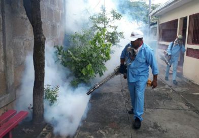 Familias del barrio Municipalidad abren sus puertas para la fumigación