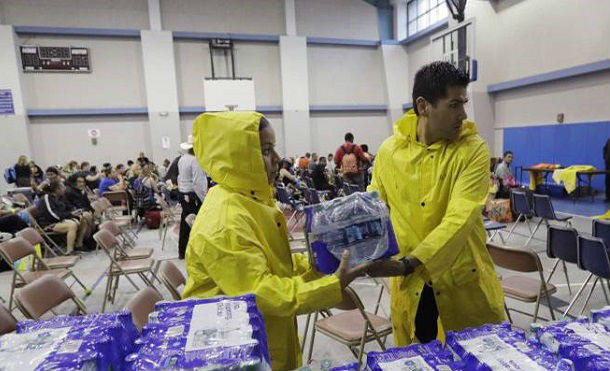 El huracán Harvey pierde intensidad tras tocar tierra en el sur de Texas