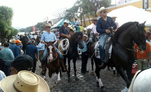 Chontales: Juigalpinos disfrutaron de alegre desfile hípico