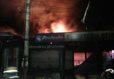 Incendio en el Barrio Central de Bluefields afecta a varios establecimientos