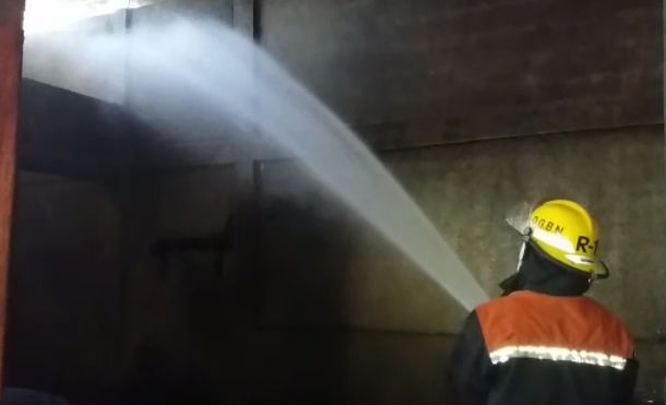 León: incendio reduce a cenizas un cuarto de vivienda en reparto Mariana Sampson