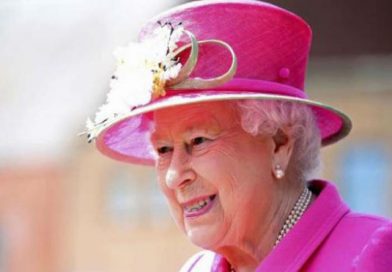 La reina Isabel II no planearía cederle su lugar a su hijo Carlos