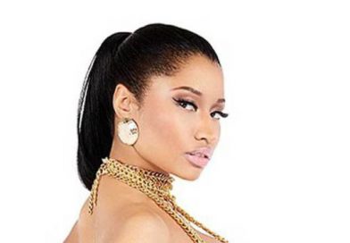 Nicki Minaj comparte una candente foto de sus atributos delanteros y enseña de más