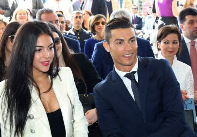Novia de Cristiano Ronaldo muestra su embarazo en sensual bikini