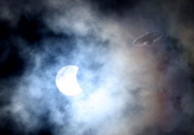 Supuesto OVNI es captado durante eclipse solar total