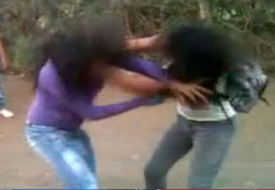 Dos chicas se disputaron a golpes amor de un hombre