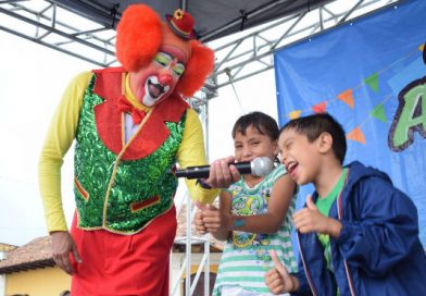 Familias de Granada disfrutan del Festival de la Alegría