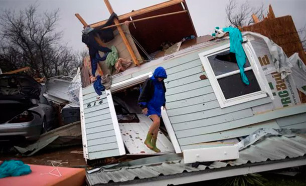 Esperan 30.000 refugiados por el huracán Harvey y declararon el estado de emergencia en Louisiana