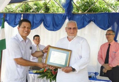 Universidad Martín Lutero entrega reconocimiento al alcalde de Masaya