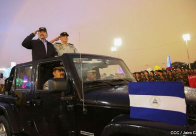 Comandante Daniel encabeza desfile militar del Ejército de Nicaragua
