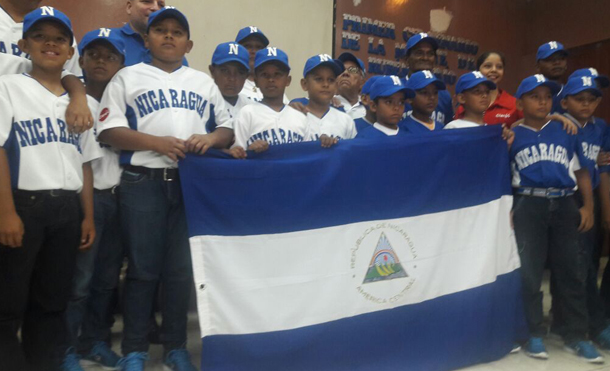 La Selección Sub-10 de Béisbol fue abanderada rumbo al panamericano en México