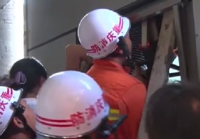 Un error que se pagó con sangre: ascensor casi parte en dos a un técnico que estaba dentro