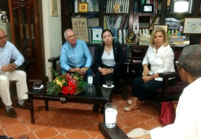 Candidata a Directora General de la UNESCO se reúne con Alcalde de León