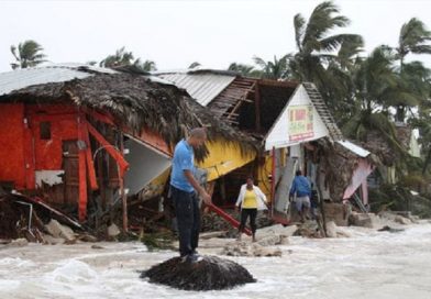 El huracán María dejó al menos 30 muertos en su paso por el Caribe y golpea a Turks & Caicos
