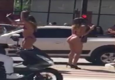 Condujo por una calle, vio a sexys mujeres en bikini y no sabes cómo terminó todo