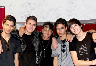 Integrante de CNCO es llevado al hospital en camilla tras concierto en México