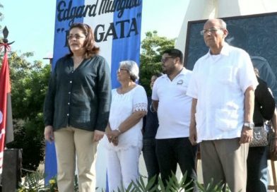 León: CUUN rinde homenaje a Edgar "La Gata" Munguía en Mausoleo de Héroes y Mártires