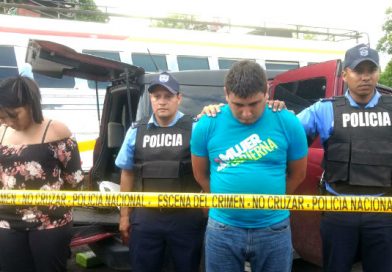 Policía Nacional detiene a pareja con miles de dólares en su poder