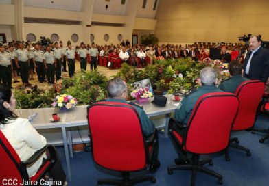 Ejército asciende a mujeres con grados militares