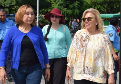 Granada recibe a candidata a Directora General de la UNESCO