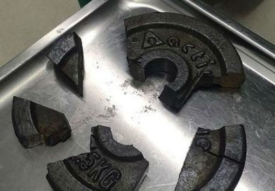 Hombre atoró su pene en una pesa y fue rescatado por los bomberos