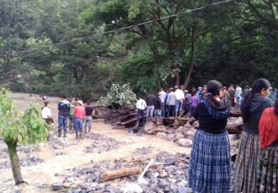 Dos muertos y ocho desaparecidos por derrumbe en Guatemala