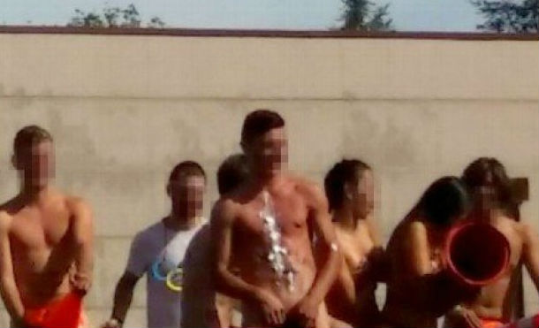 Fiesta de bienvenida a “novatos” se sale de control y todos terminan sin ropa
