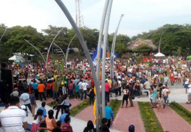 Familias disfrutan nuevo Malecón-Rotonda "Peña del Tigre" en Poneloya