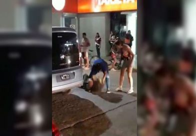 Mujer propina golpiza a la amante de su esposo