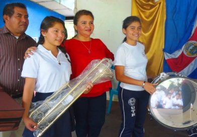 Gobierno local entrega instrumentos musicales para formar Banda Sinfónica Escolar en Nindirí