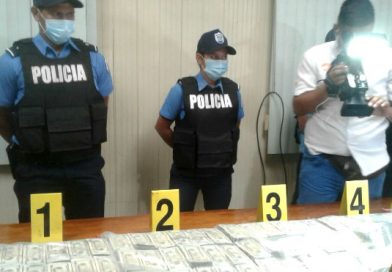 Policía Nacional incauta millonaria suma de dólares