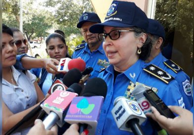 Compañera Rosario saluda el 38 aniversario de la Policía Nacional