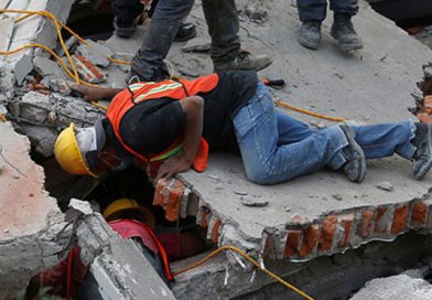 El dramático rescate de los niños atrapados en un colegio derrumbado por el terremoto