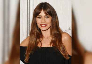 Sofía Vergara se destapa en plena entrevista y muestra su ropa interior