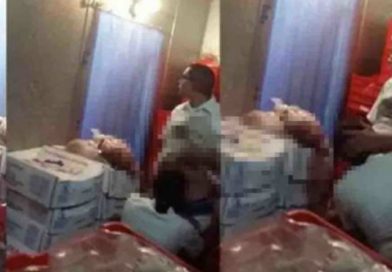 Descubren a empleados de un supermercado teniendo $3x0 oral en el freezer de carnes