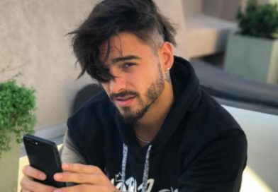 Maluma busca a fan que le lanzó su tanga en pleno concierto