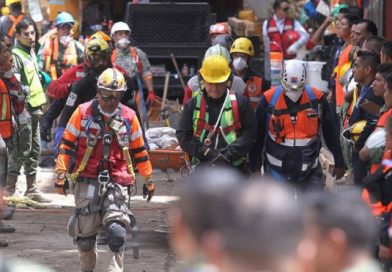 México se moviliza, con dificultades, para ayudar a los damnificados por el seísmo