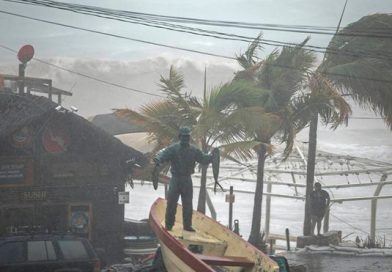 La tormenta Lidia pone en alerta máxima a la costa del Pacífico de México