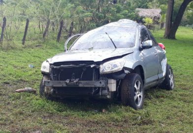 Aparatoso accidente deja dos personas fallecidas en carretera a San Carlos