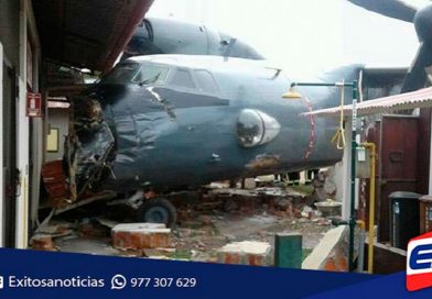 Un avión militar se estrella contra una comandancia policial en Perú