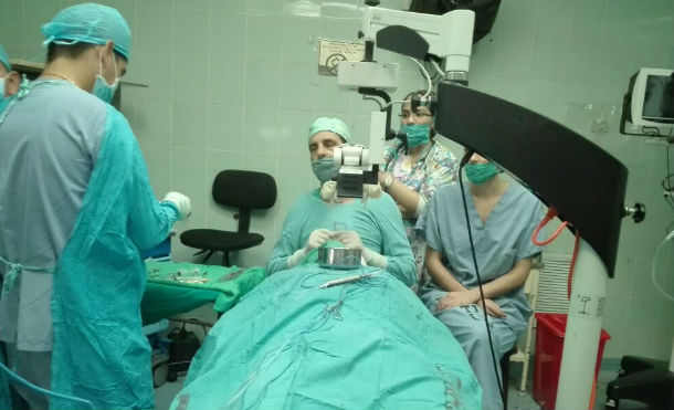 Inicia labor de brigada médica española en el Centro Nacional de Oftalmología (CENAO)