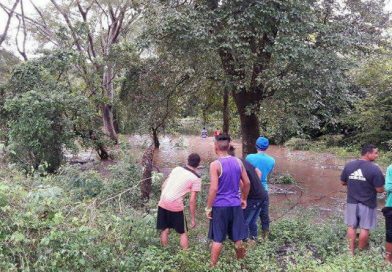 Equipos de rescate buscan el cuerpo de joven desaparecido en el Estero Real