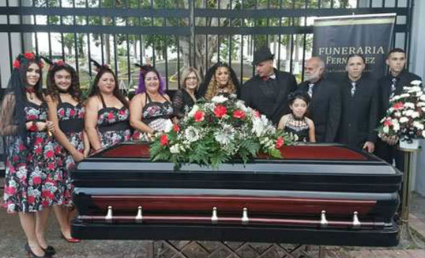 Se casaron en un cementerio, la razón ha sorprendido al mundo entero