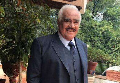 (+Foto) Vicente Fernandez desmiente su muerte de divertida manera