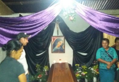 Familiares de la joven fallecida en Costa Rica reciben sus restos