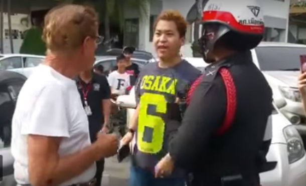 Joven noquea anciano tras discusión por accidente de tránsito